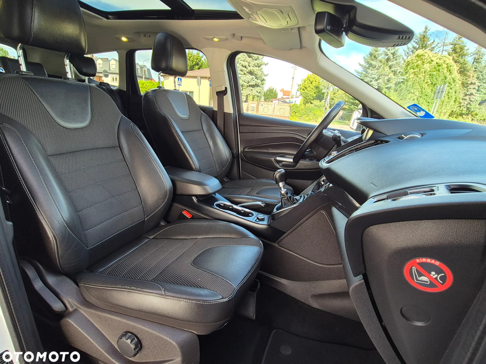 Ford Kuga 2.0 TDCi 2x4 Titanium - 32