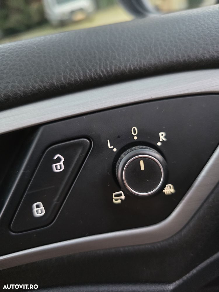 Volkswagen Golf 1.6 TDI DPF DSG Highline - 22