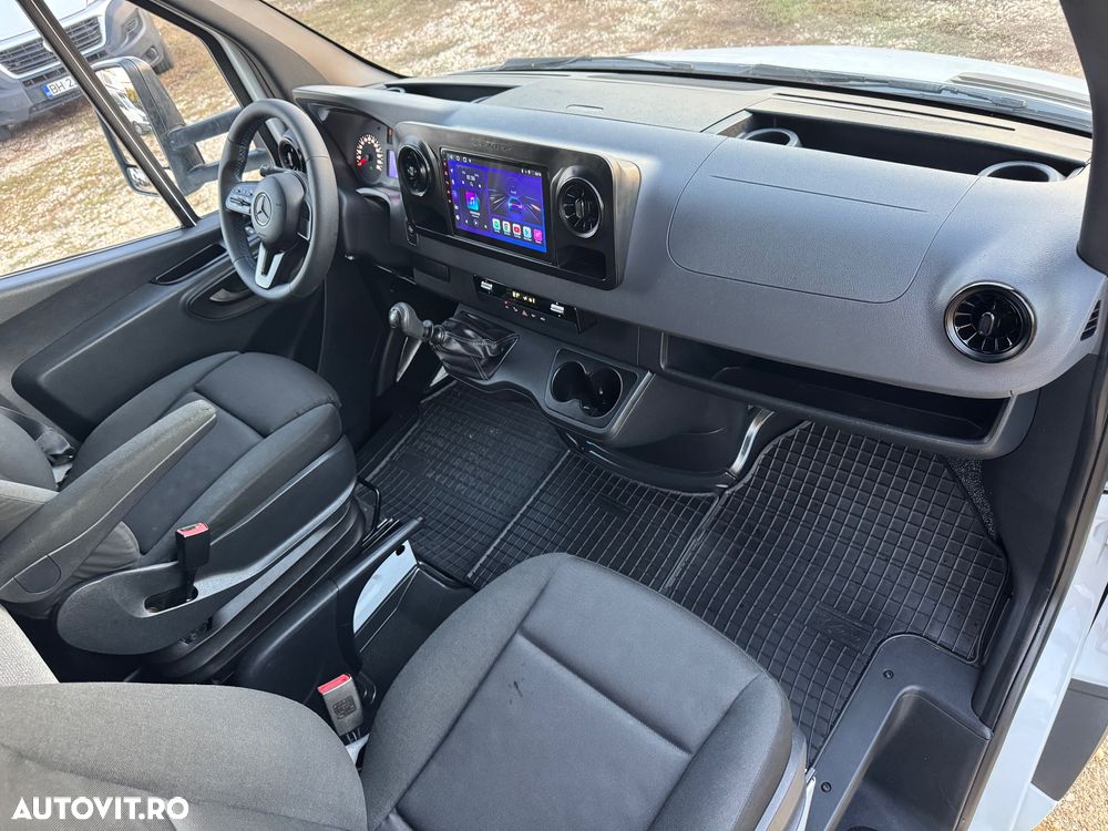 Mercedes-Benz Sprinter - 14