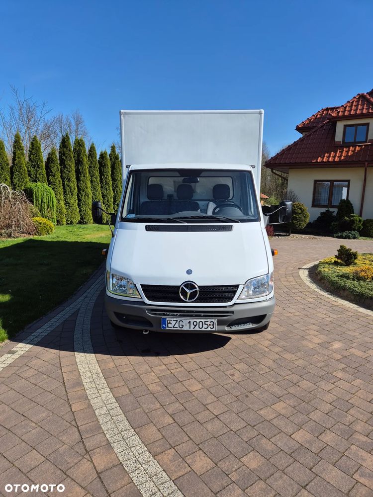 Mercedes-Benz Sprinter - 2