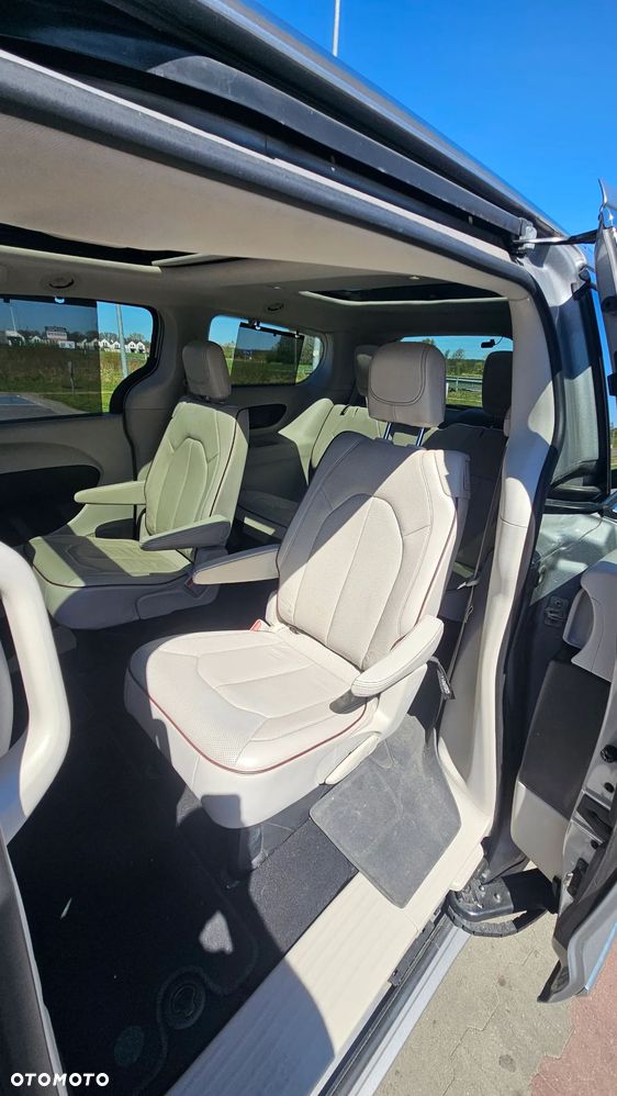 Chrysler Pacifica - 5