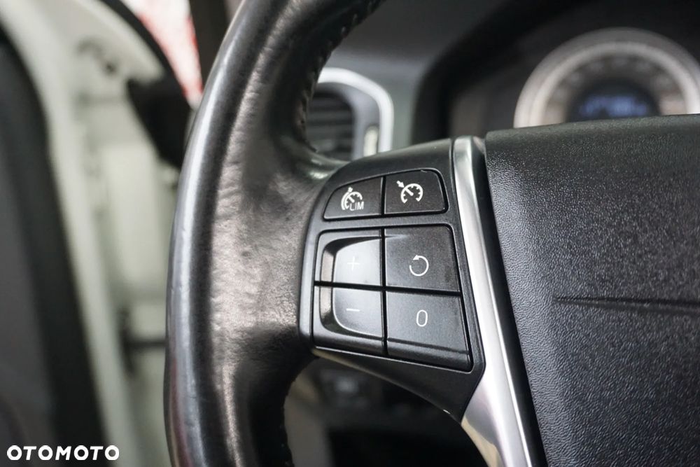 Volvo V60 D4 Geartronic Momentum - 29