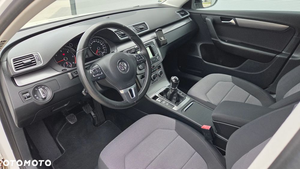 Volkswagen Passat Variant 2.0 TDI BlueMotion Technology DPF Comfortline - 20