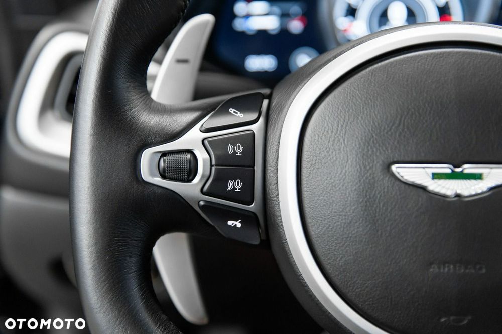 Aston Martin Vantage - 33