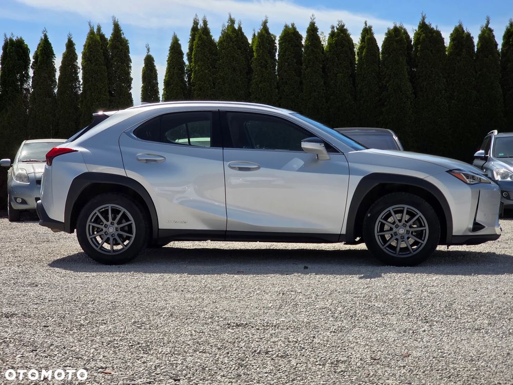 Lexus UX - 8