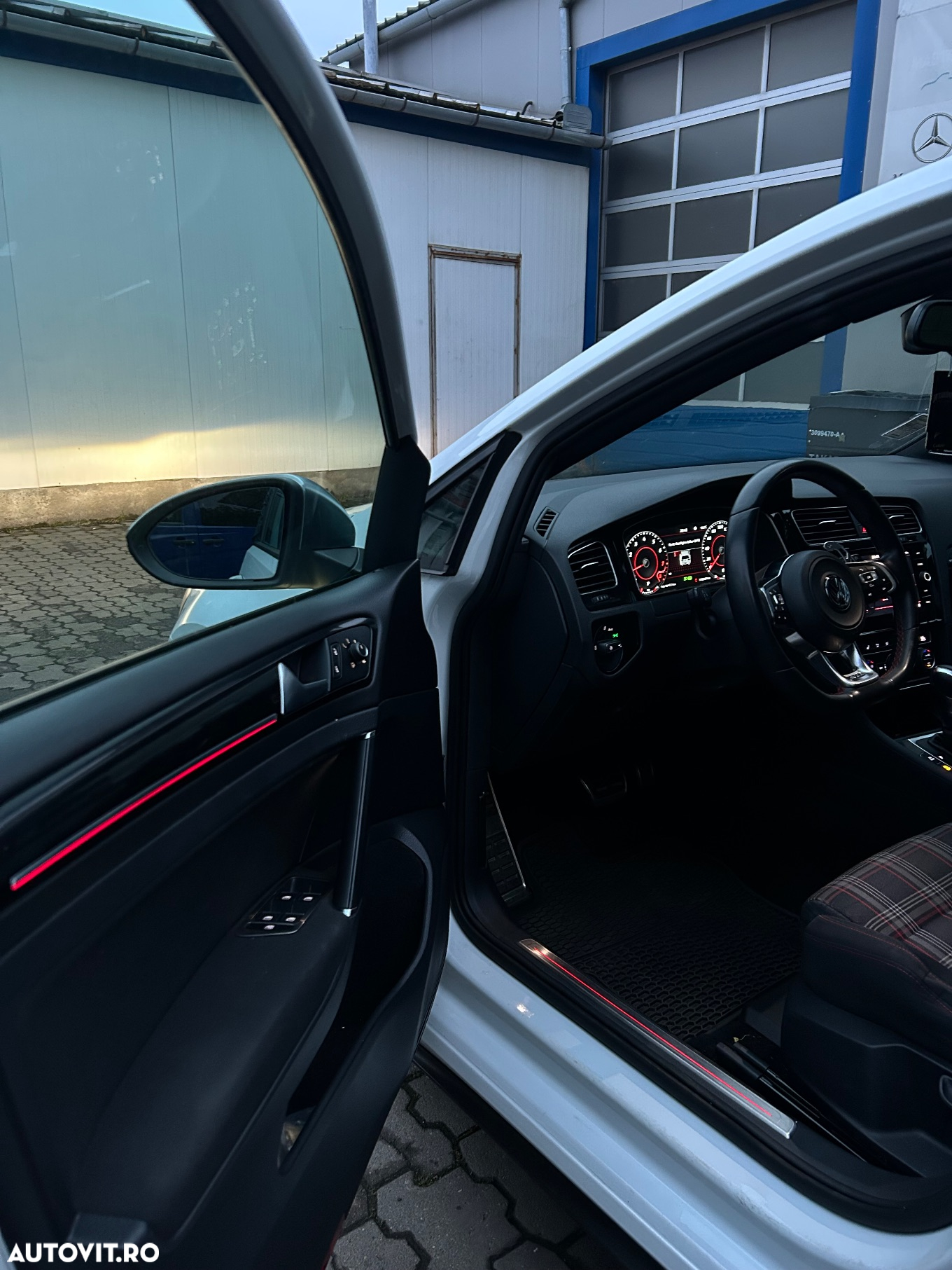 Volkswagen Golf 2.0 TSI BMT DSG GTI - 20