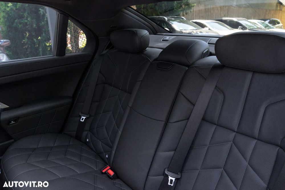 BMW Seria 7 740d xDrive MHEV - 16