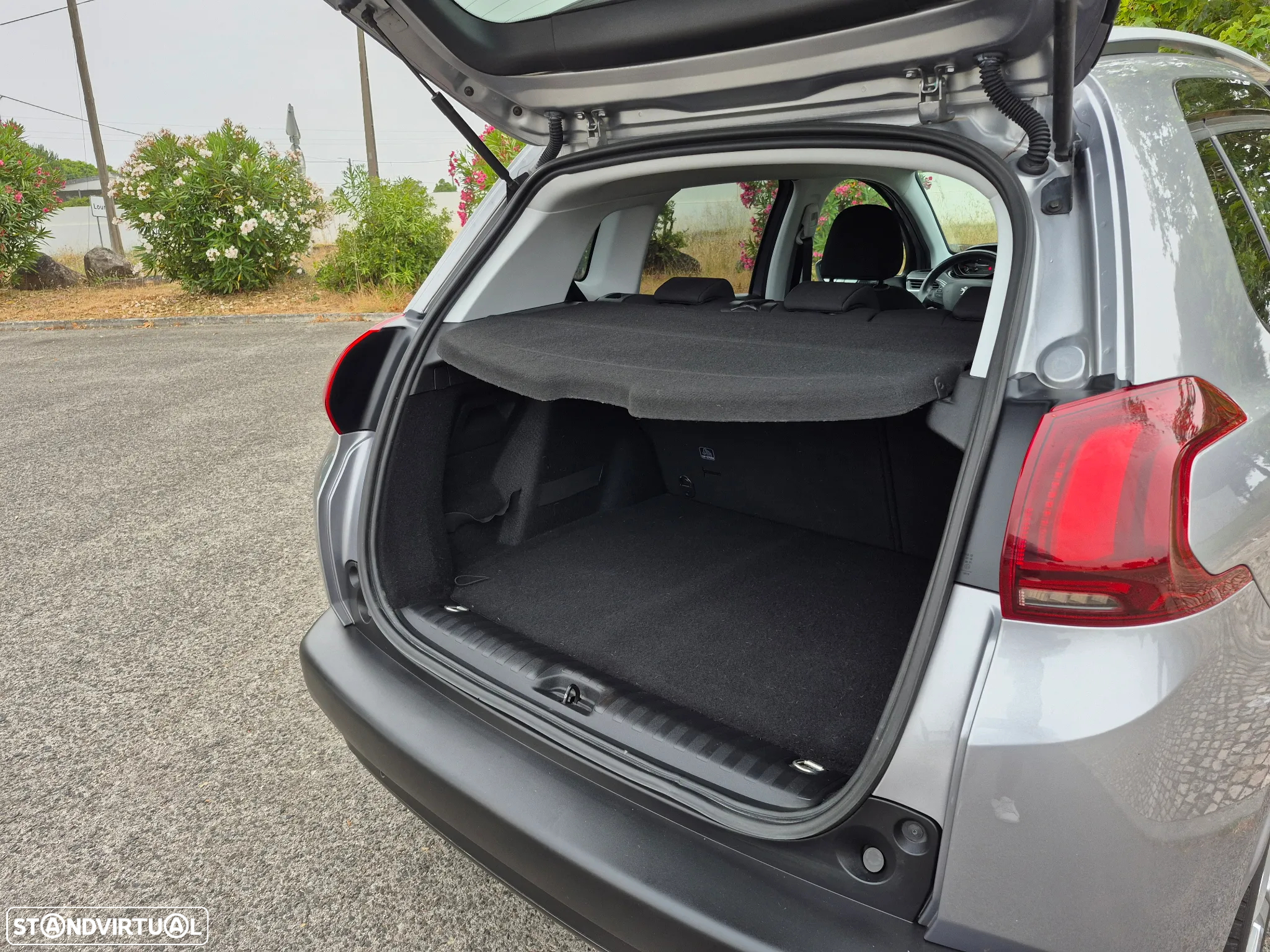 Peugeot 2008 1.2 PureTech Style - 9