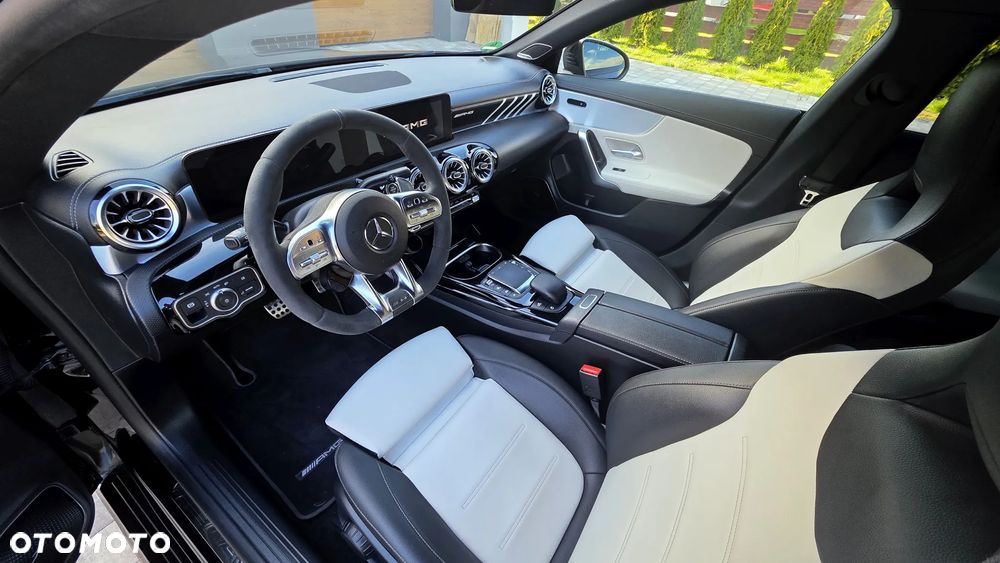 Mercedes-Benz CLA AMG 35 4Matic B AMG Speedshift 7G-DCT - 24