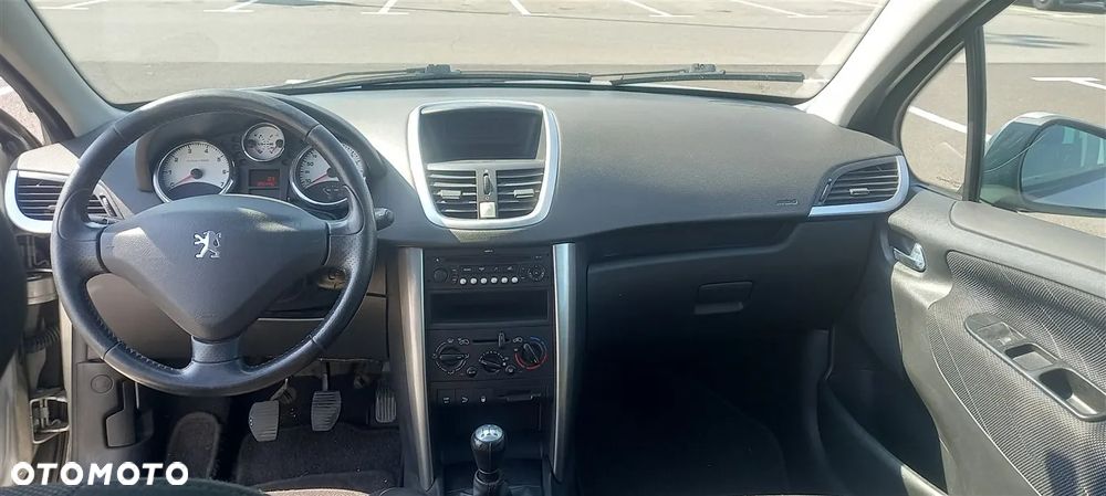 Peugeot 207 - 6