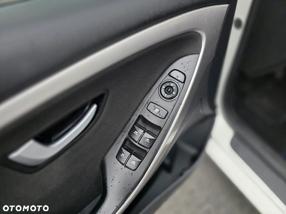 Hyundai i30 1.6 CRDi BlueDrive Premium - 24
