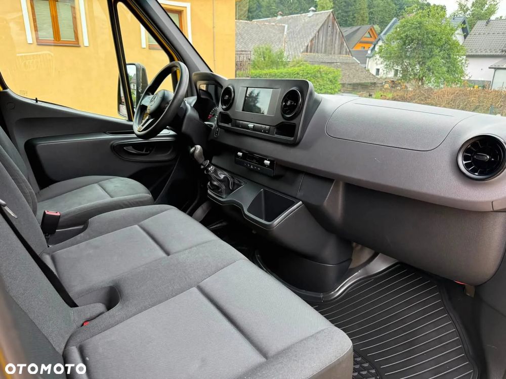 Mercedes-Benz Sprinter - 9