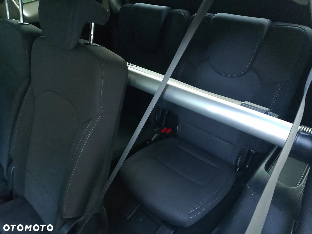 Kia Carens 1.7 CRDi M 7os EU6 - 9