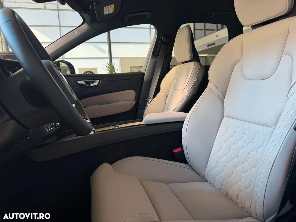 Volvo XC 60 B5 AT AWD MHEV Plus Dark - 14