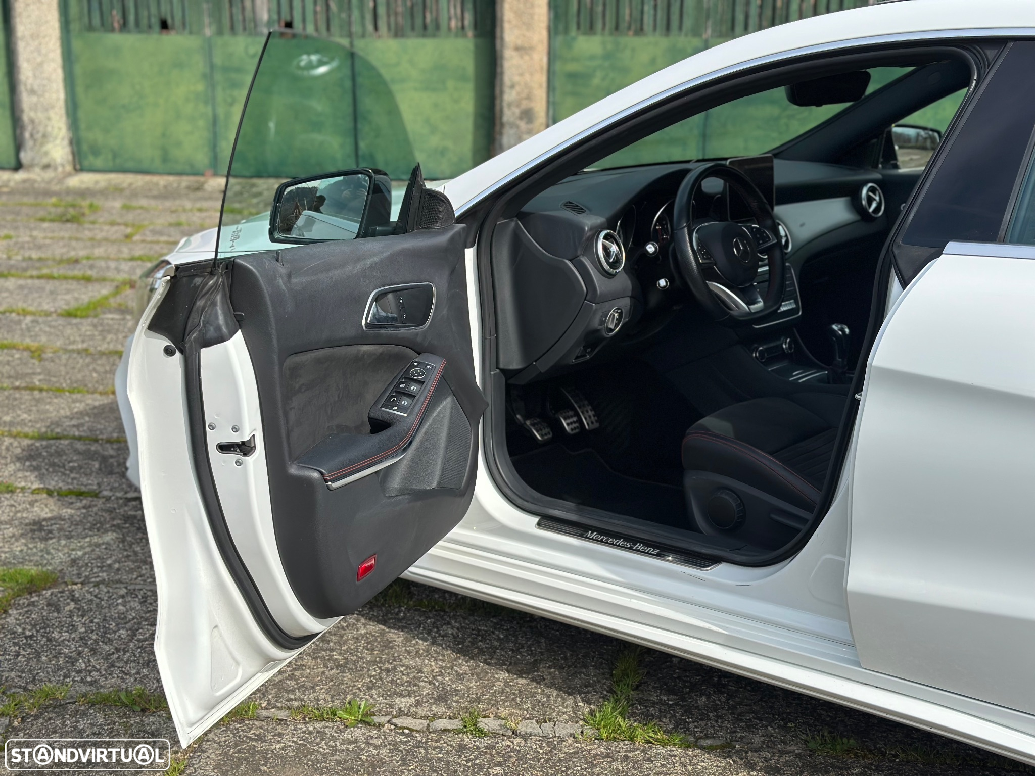 Mercedes-Benz CLA 180 d Shooting Brake AMG Line - 12