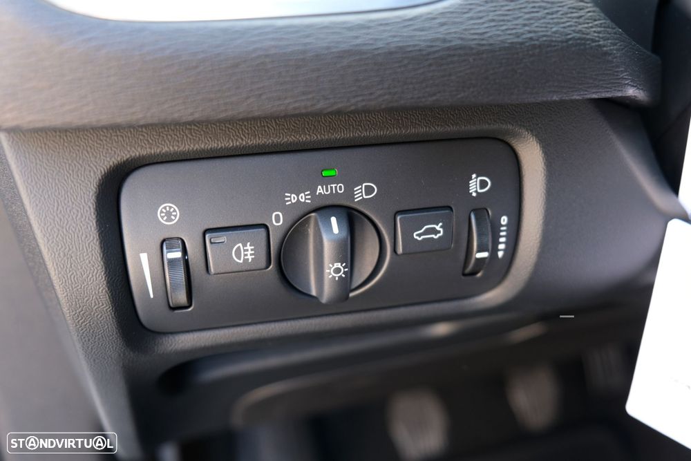 Volvo V40 2.0 D2 Momentum - 28