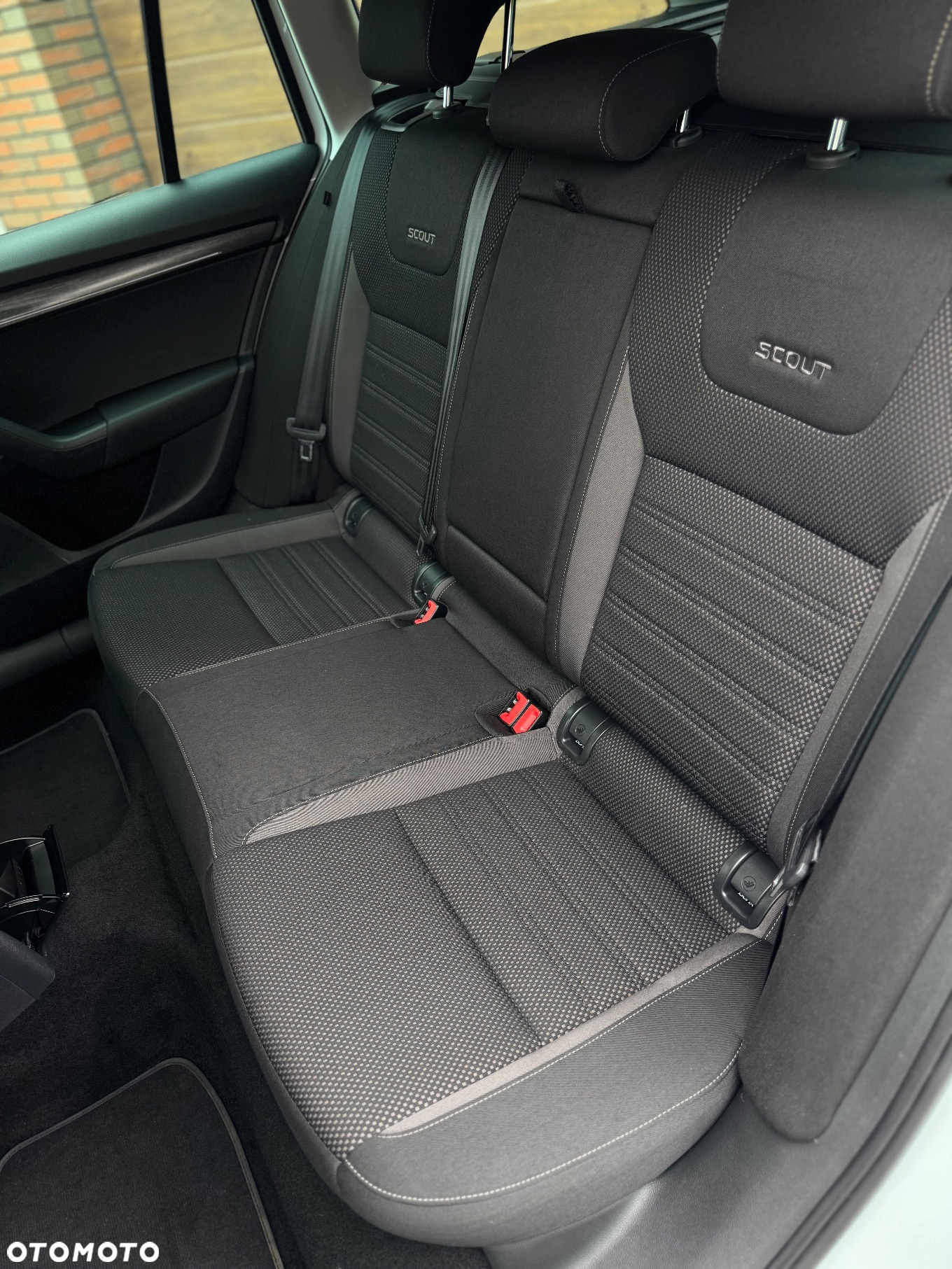 Skoda Octavia Combi 2.0 TDI DSG 4x4 Scout - 15
