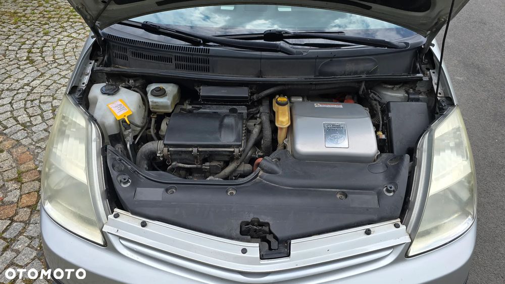 Toyota Prius ver--hybrid-executive - 19