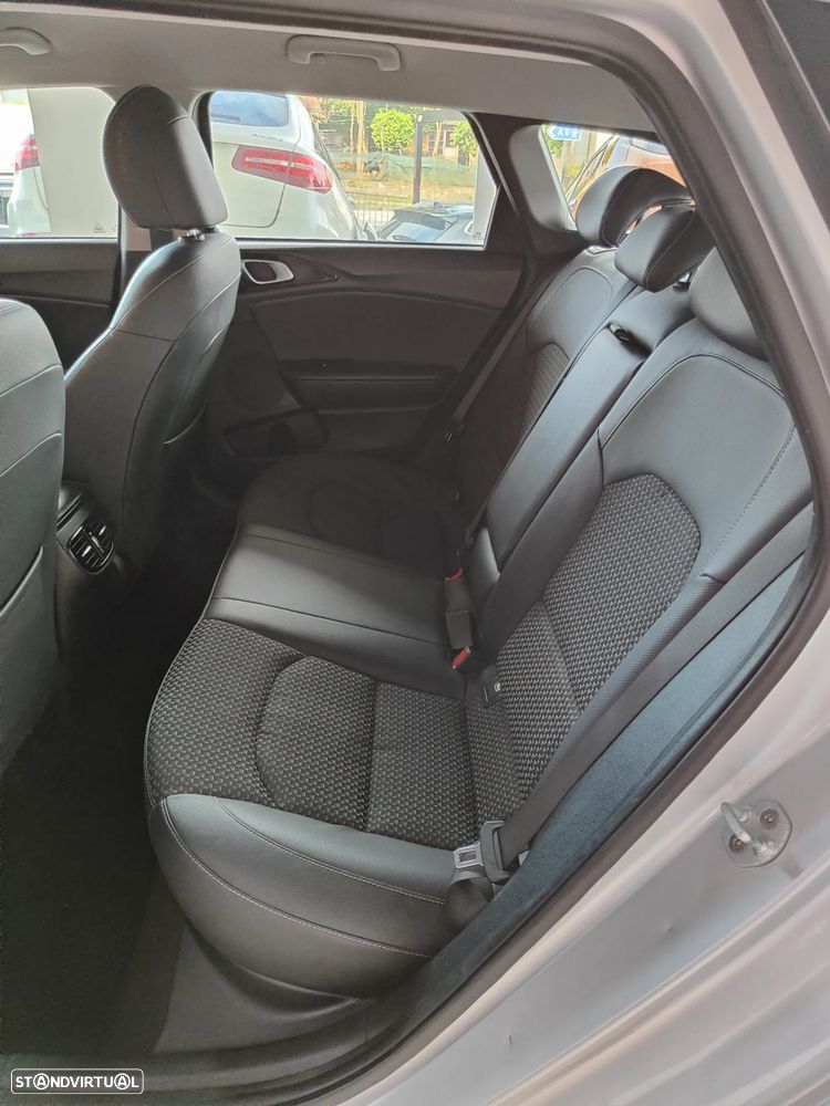 Kia Ceed SW 1.6 CRDi TX+SRF - 14