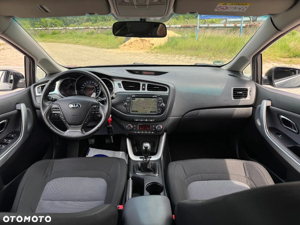 Kia Ceed 1.6 GDI Dream-Team Edition - 2