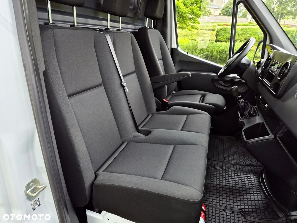 Mercedes-Benz Sprinter - 23