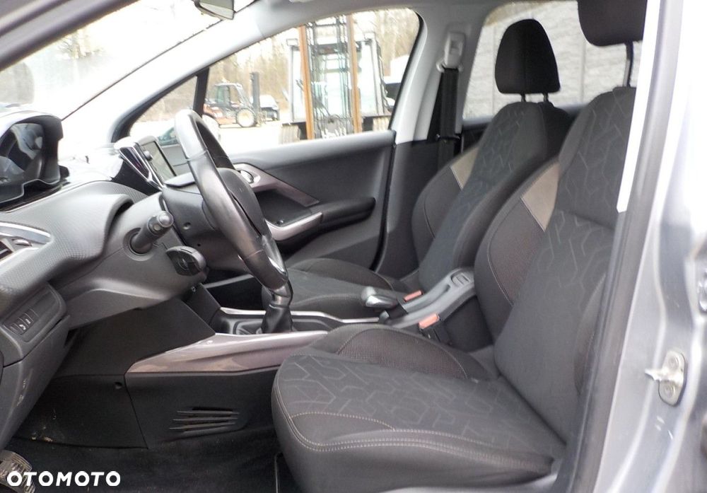 Peugeot 2008 1.2 Pure Tech GPF Style - 23