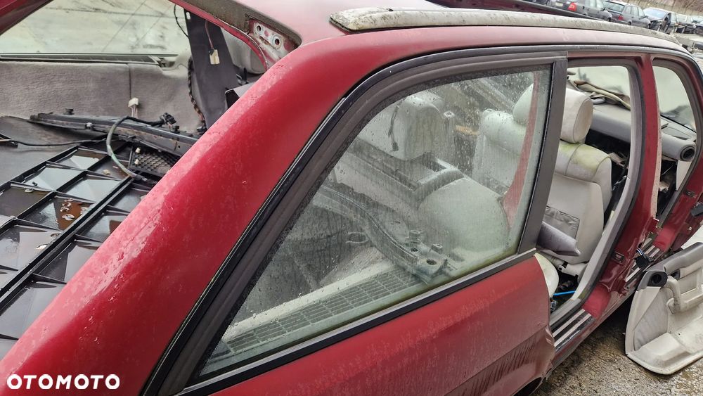 BMW E34 TOURING KOMBI SZYBA KAROSERYJNA PRAWY TYŁ - 1