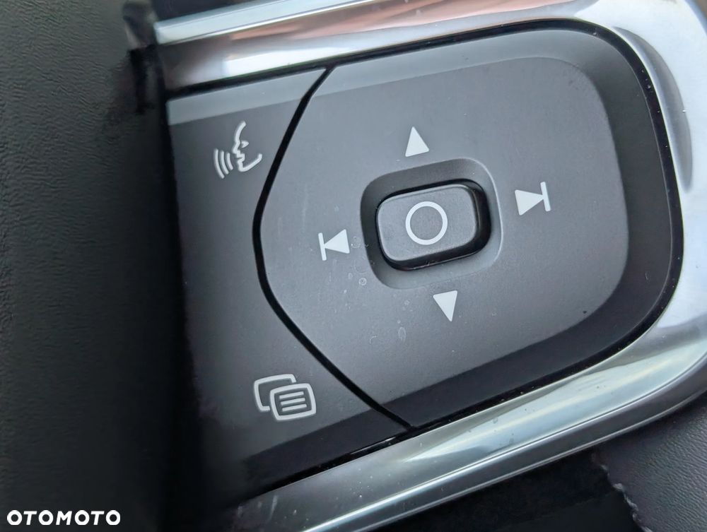Volvo XC 40 B4 AWD Ultimate Dark - 26