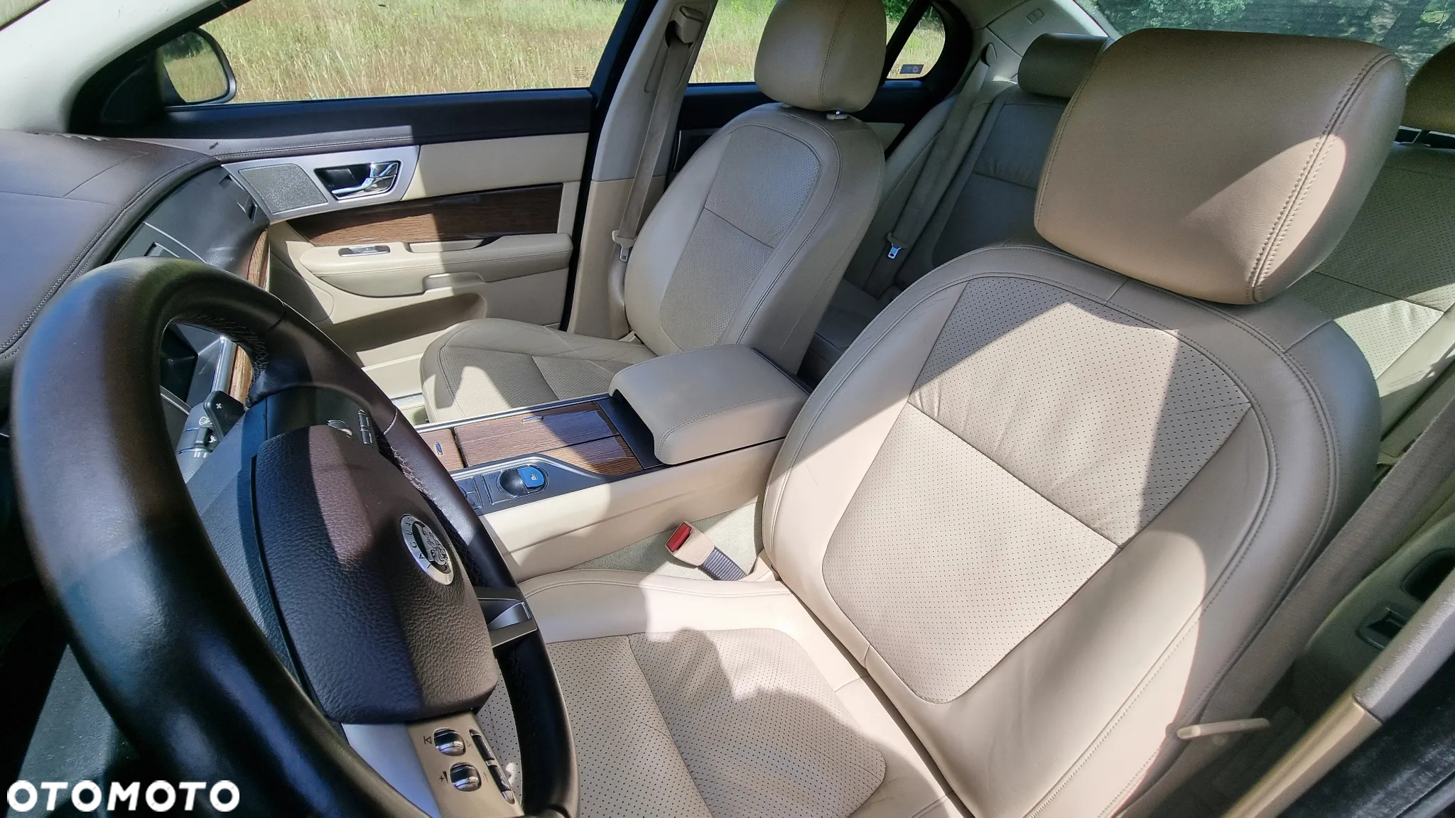 Jaguar XF 4.2 V8 Premium Luxury - 4