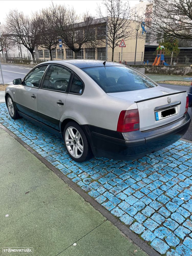 VW Passat 1.9 TDi Confortline - 3