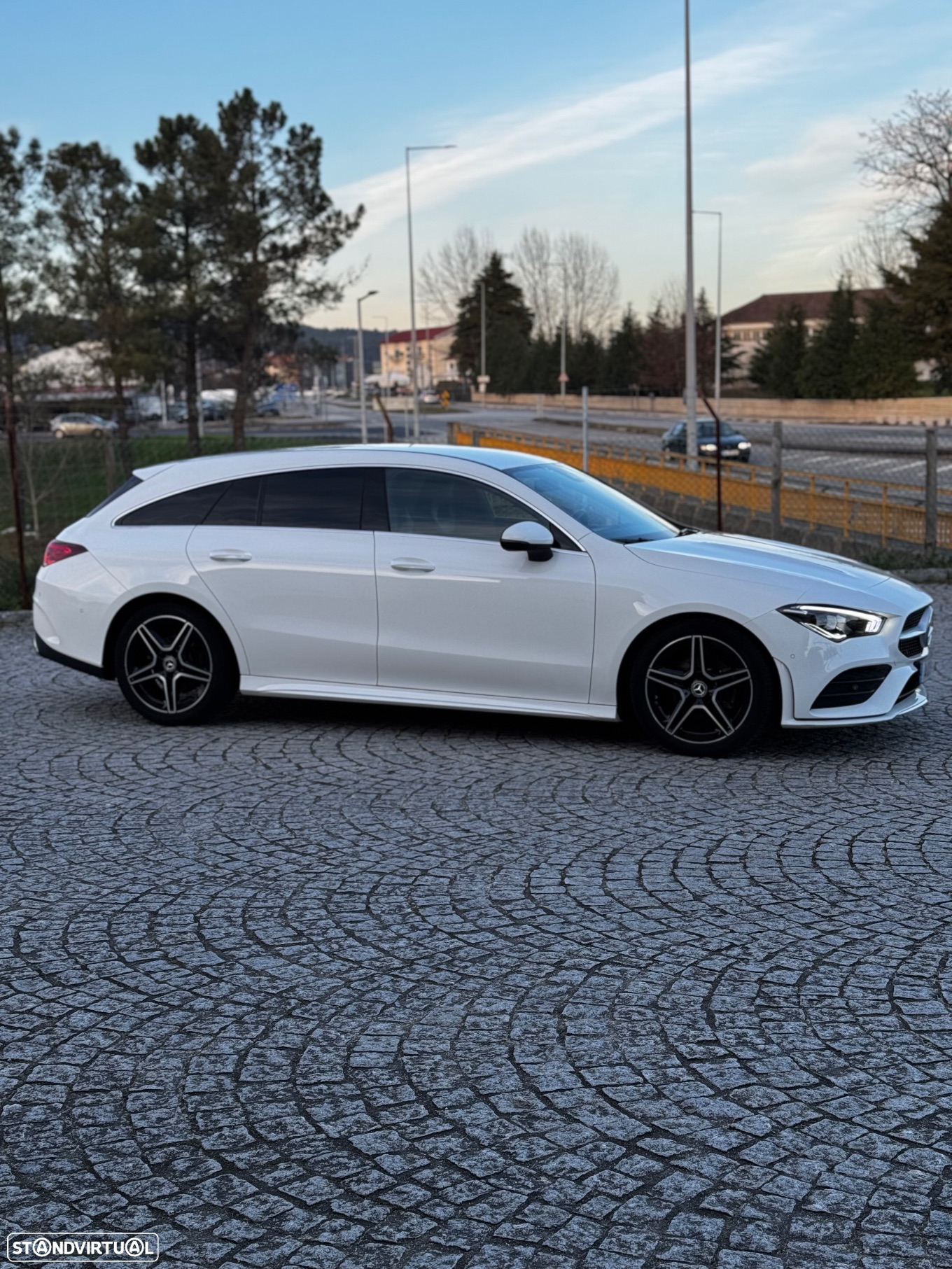 Mercedes-Benz CLA 180 d Shooting Brake AMG Line Aut. - 2
