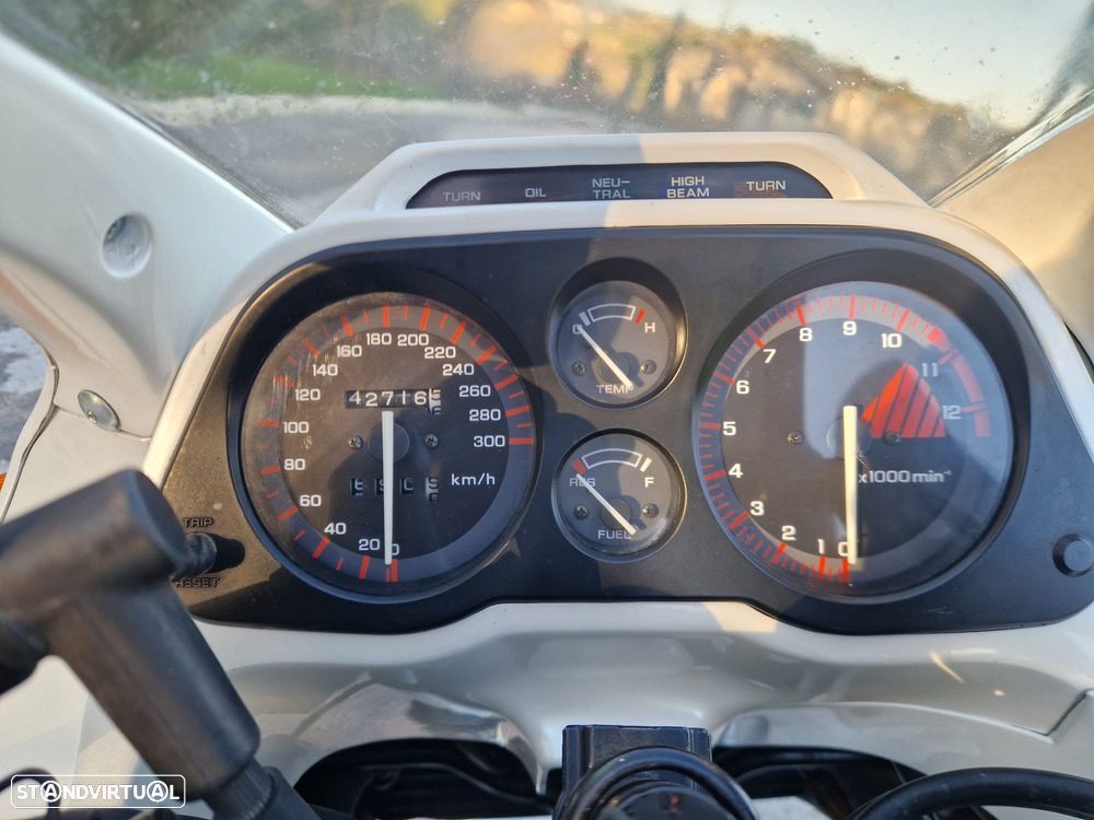 Honda CBR 1000F  SC21 - 10