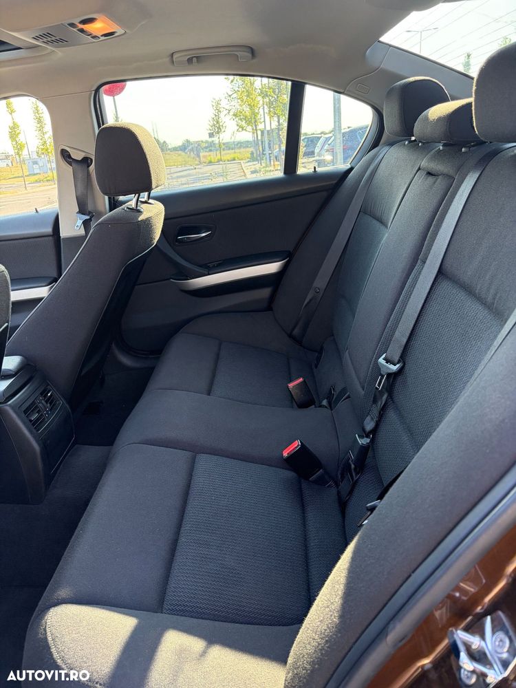 BMW Seria 3 320d - 25