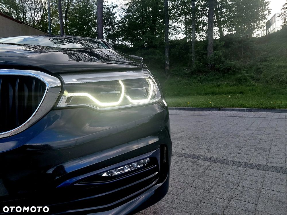 BMW Seria 5 525d Sport Line - 9