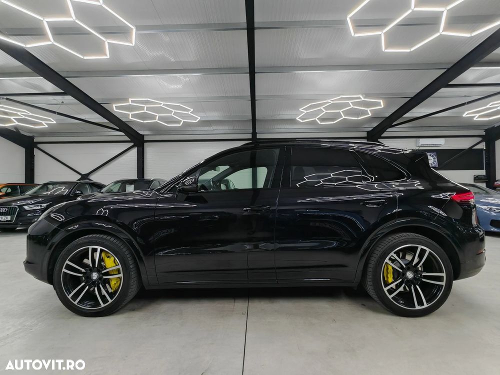 Porsche Cayenne Turbo - 6