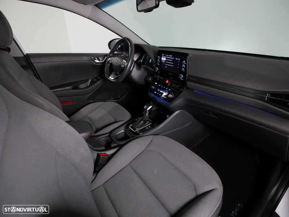 Hyundai Ioniq - 9