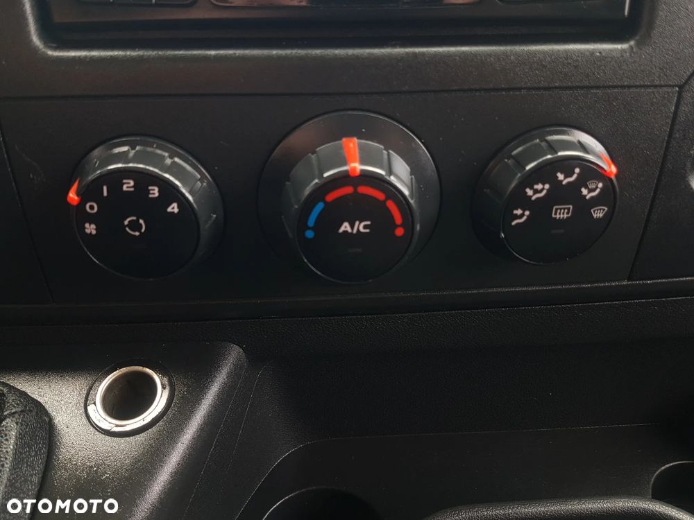 Renault MASTER KONTENER 8EP 4,22x2,23x2,22 KLIMA MANUAL KRAJOWY 6-BIEGÓW - 33