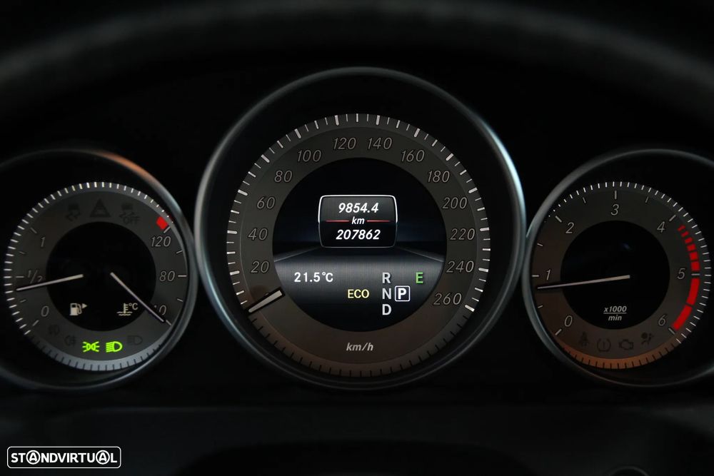 Mercedes-Benz E 250 BlueTEC Avantgarde Auto. - 23