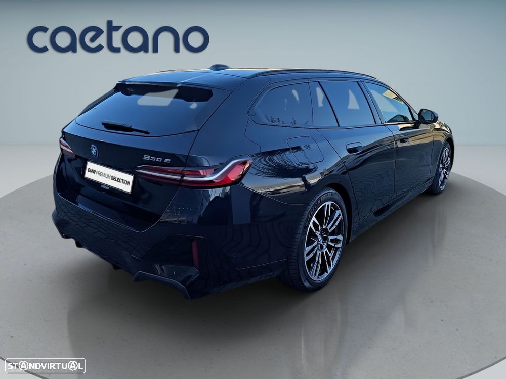 BMW 530 e Pack Desportivo M - 8