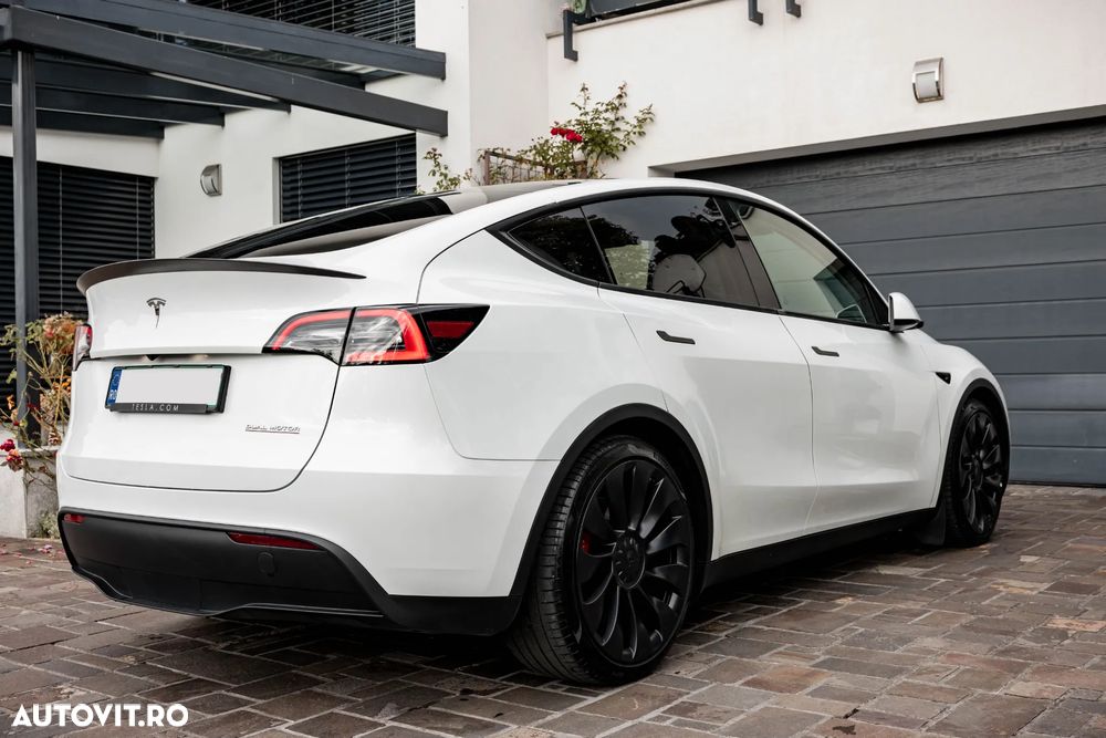 Tesla Model Y Performance Dual Motor AWD - 5