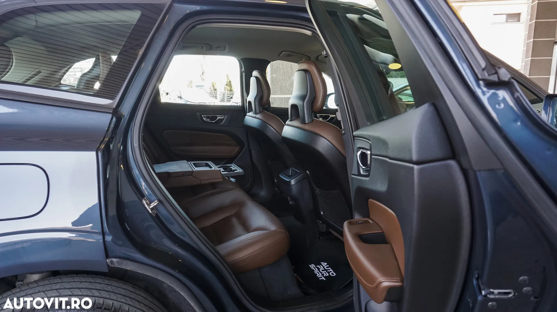Volvo XC 60 D4 AWD Geartronic Momentum - 27