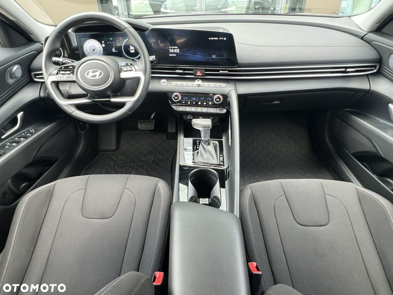 Hyundai Elantra - 16