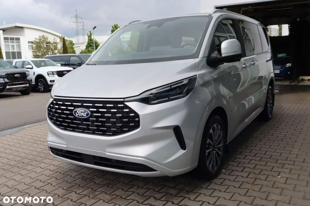 Ford Tourneo Custom - 2