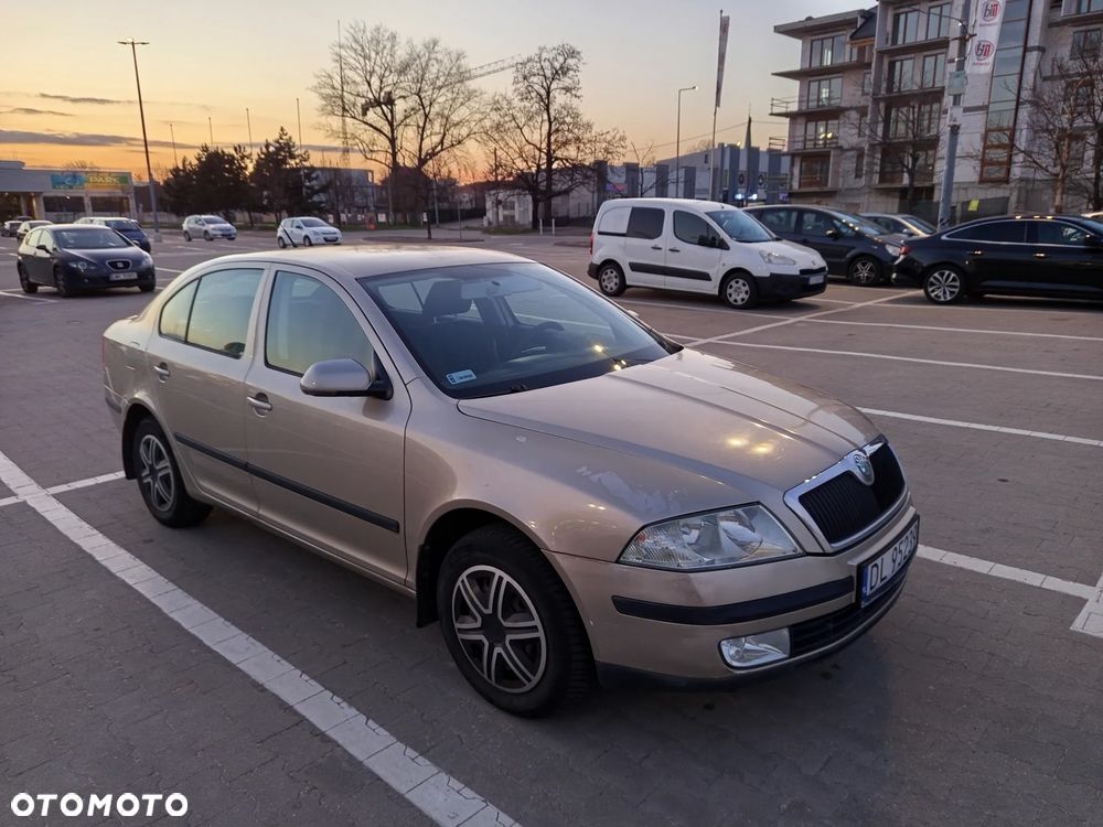 Skoda Octavia 1.6 FSI Ambiente - 2