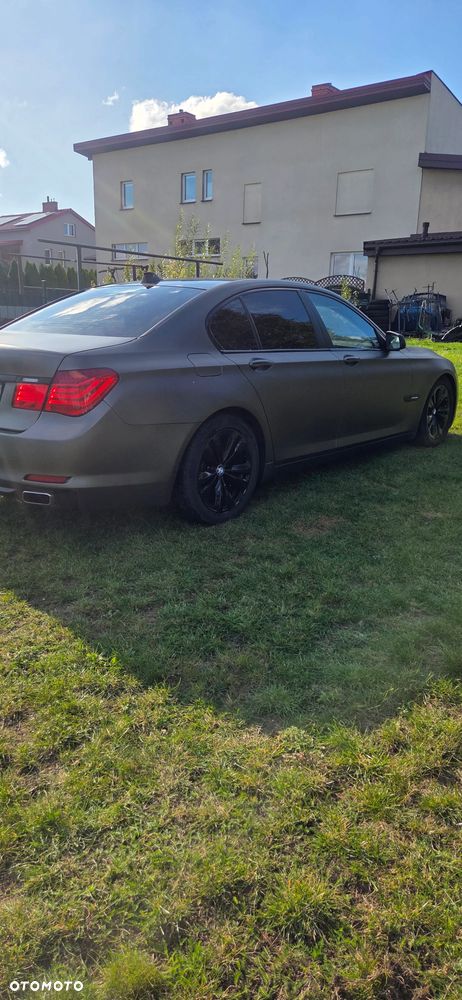 BMW Seria 7 750i - 14