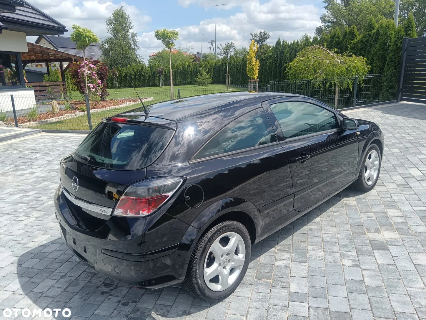 Opel Astra GTC 1.6 - 8