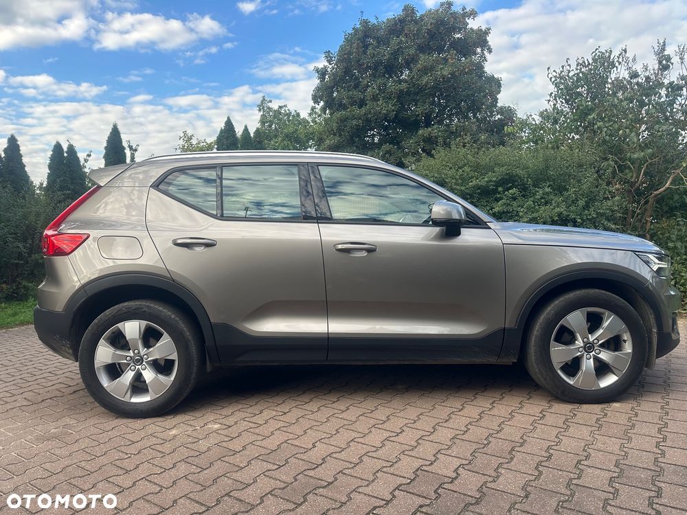 Volvo XC 40 T3 Momentum Pro - 3