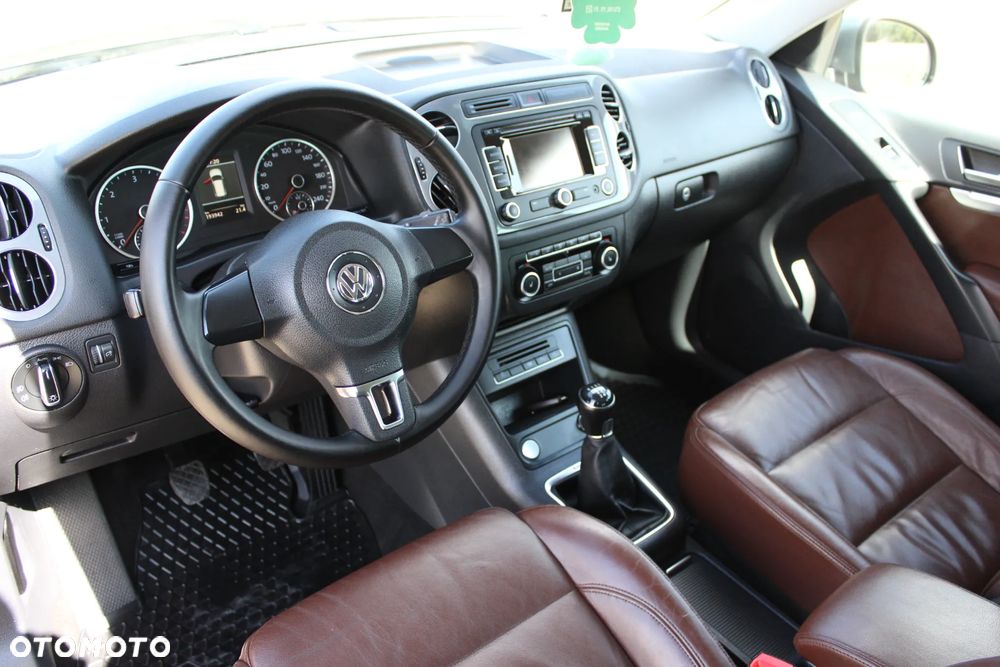 Volkswagen Tiguan 2.0 TDI DPF 4Motion BlueMotion Technology Lounge Sport & Style - 26