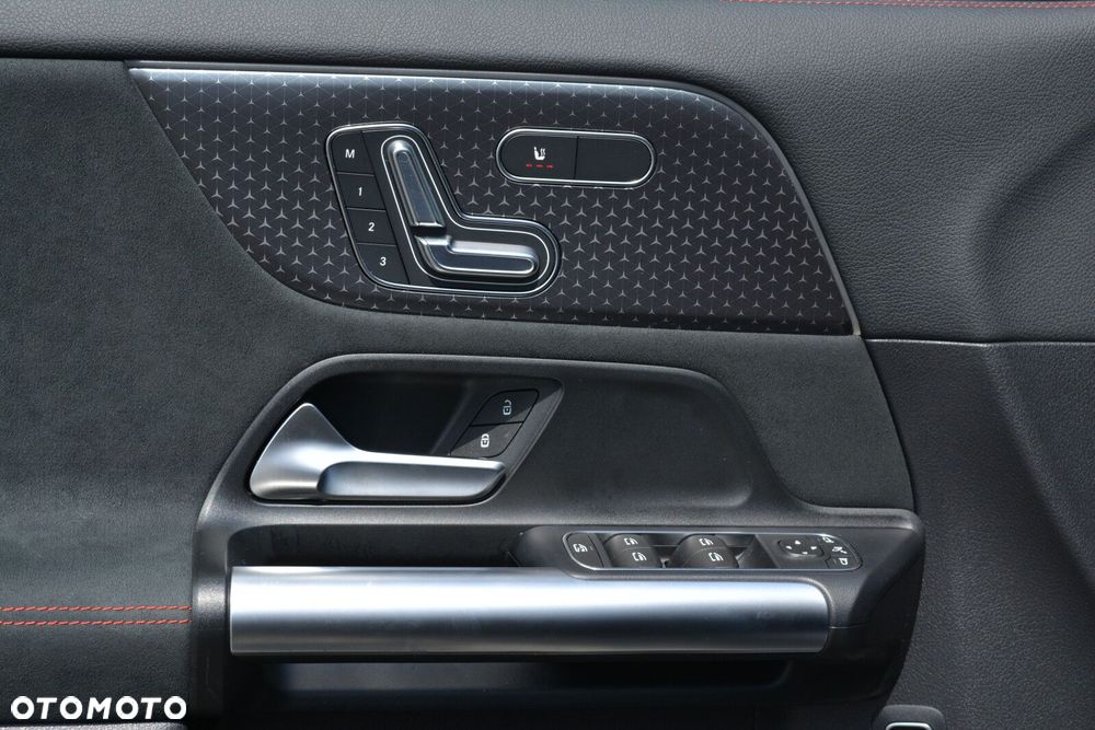 Mercedes-Benz GLA 200 d AMG Line 8G-DCT - 14