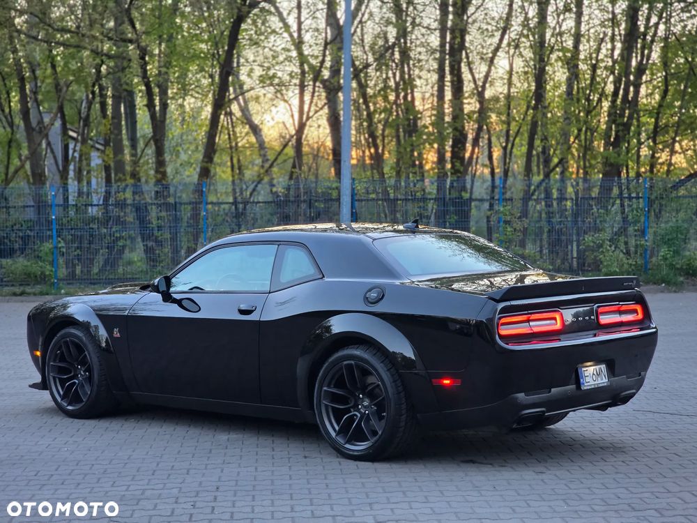 Dodge Challenger - 5